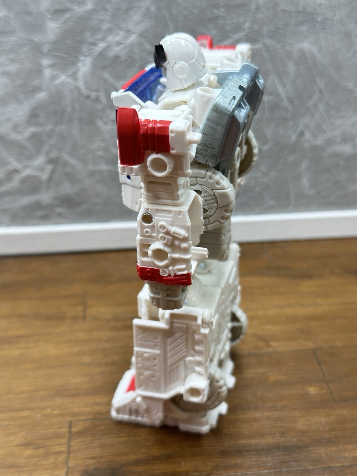 Transformers WFC Siege War for Cybertron Trilogy Ratchet Action Figure Walgreens