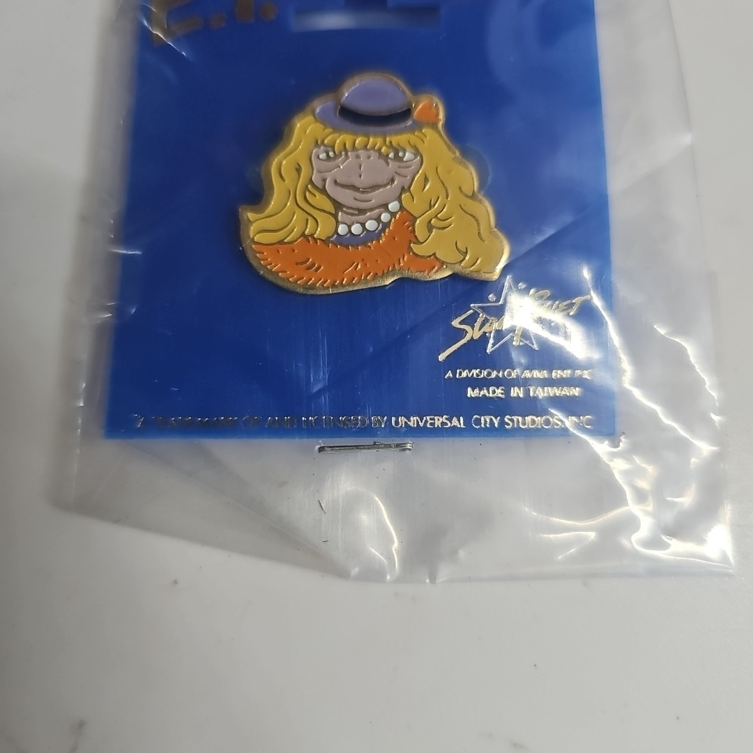 Vintage 1982 Universal Studios E.T. 6 Pin Lot Extra Terrestrial Jewelry Sealed