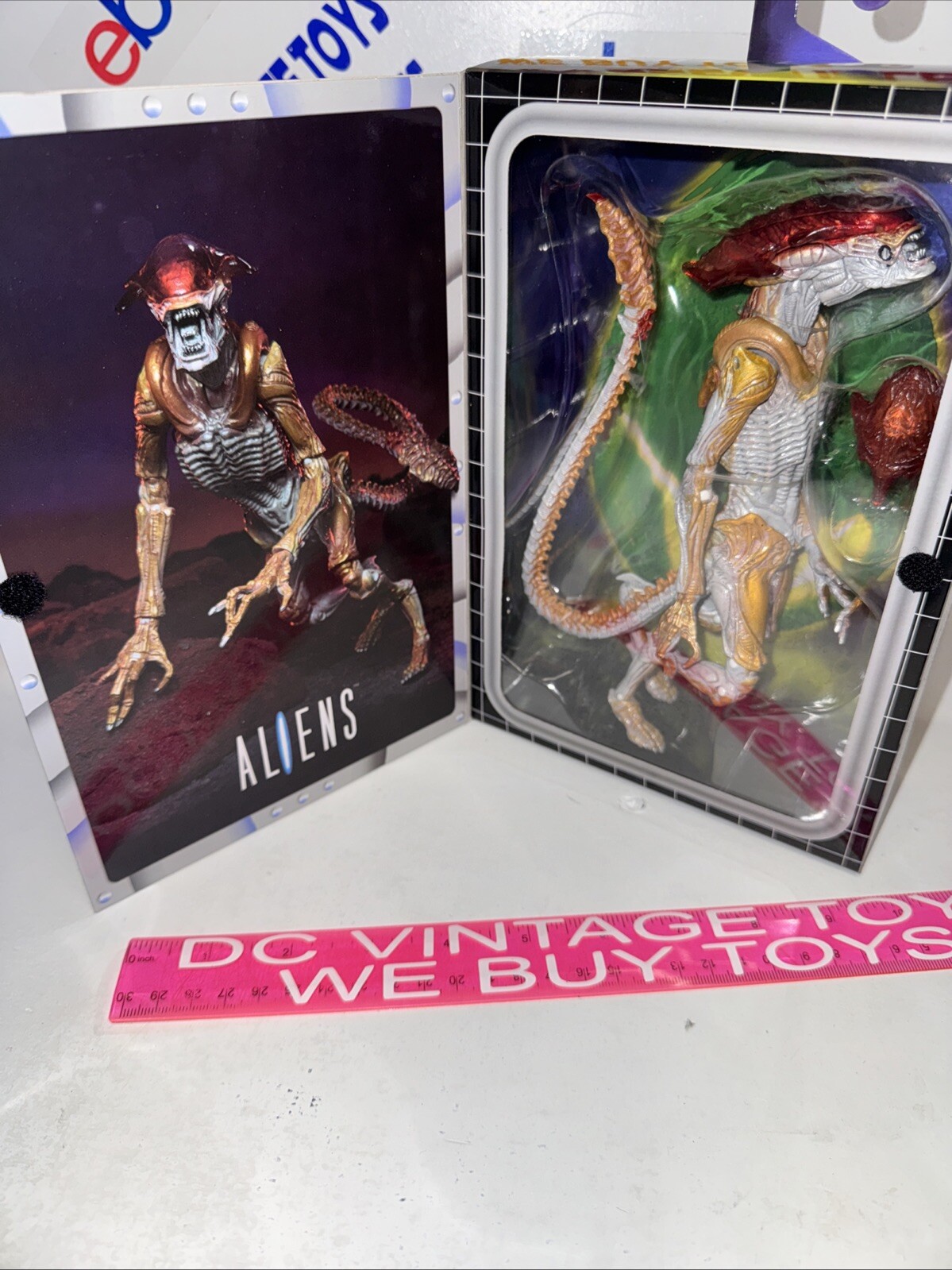 NEW NECA Aliens 7&Prime; Cougar Alien – Kenner Tribute Collectible Kamikaze Parasite