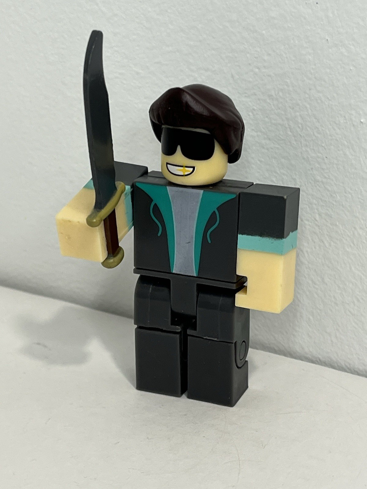 ROBL0X LOLERIS Series 2 Legends Multipack Action Figure knife COMPLETE (NO CODE)