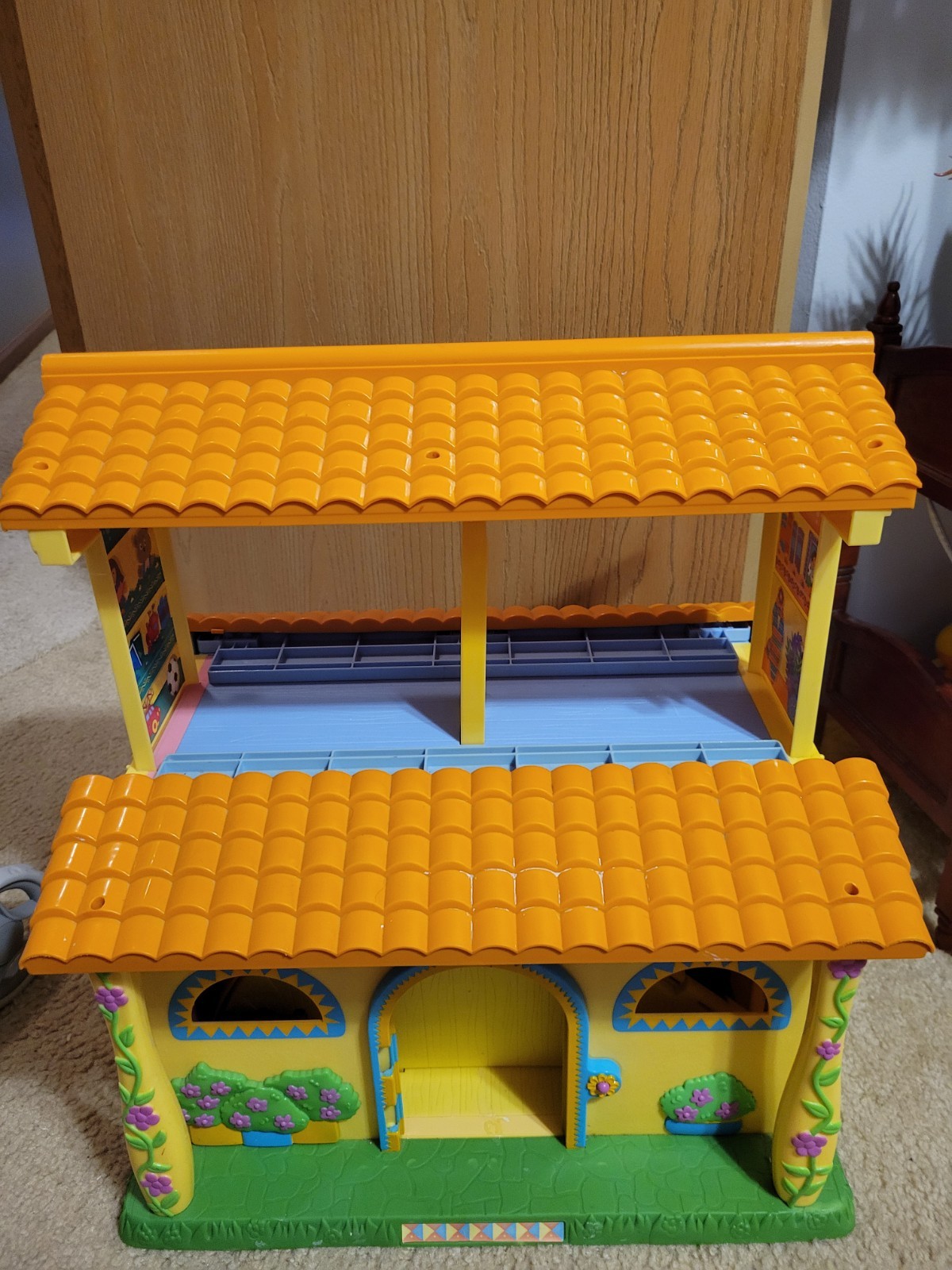 Dora The Explorer Talking Doll Play House 2003 Mom Furniture Works Great!
