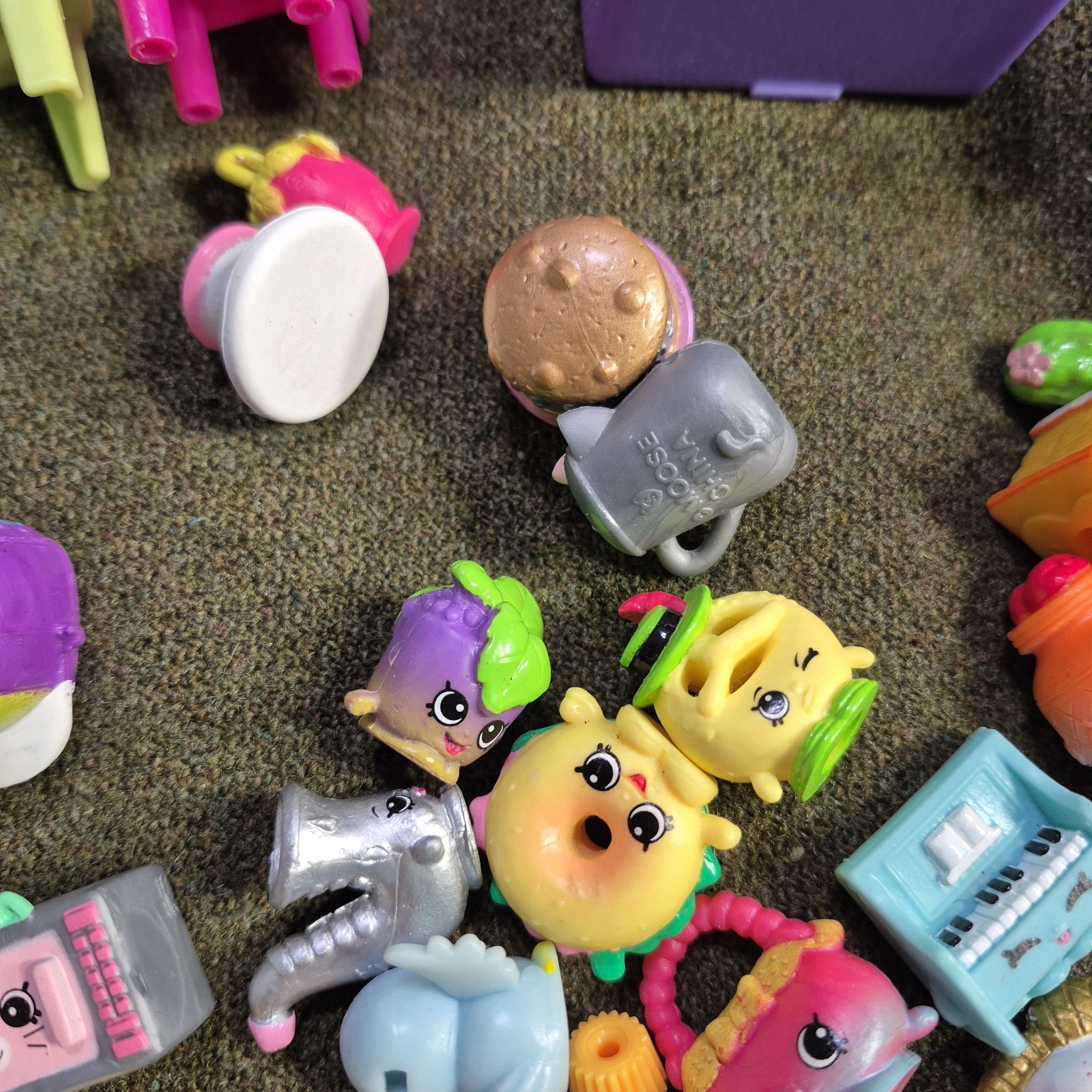 Shopkins Lot Of 83 Random Characters Furniture Baskets, Vehicle