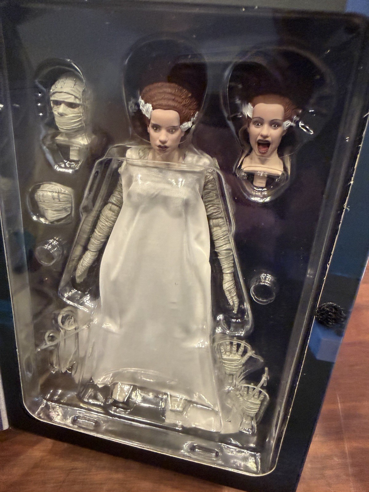 NECA Universal Monsters Ultimate ThE BRIDE OF FRANKENSTEIN Color 7&Prime; Figurine NEW