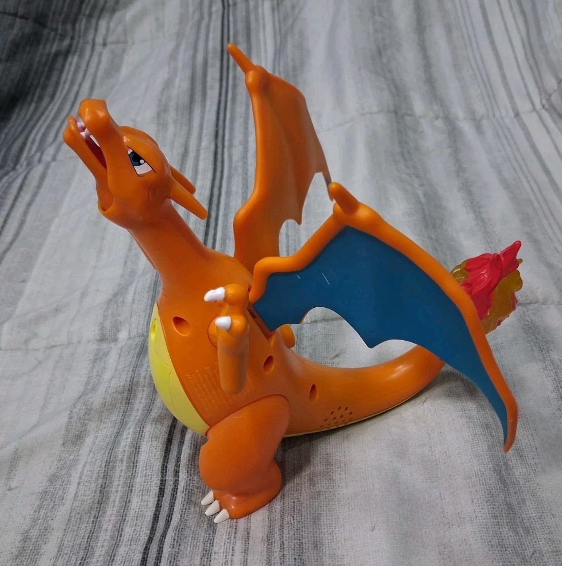 2021 Pokémon Flame & Flight Charizard Deluxe Tested Works Smoke-Free Clean