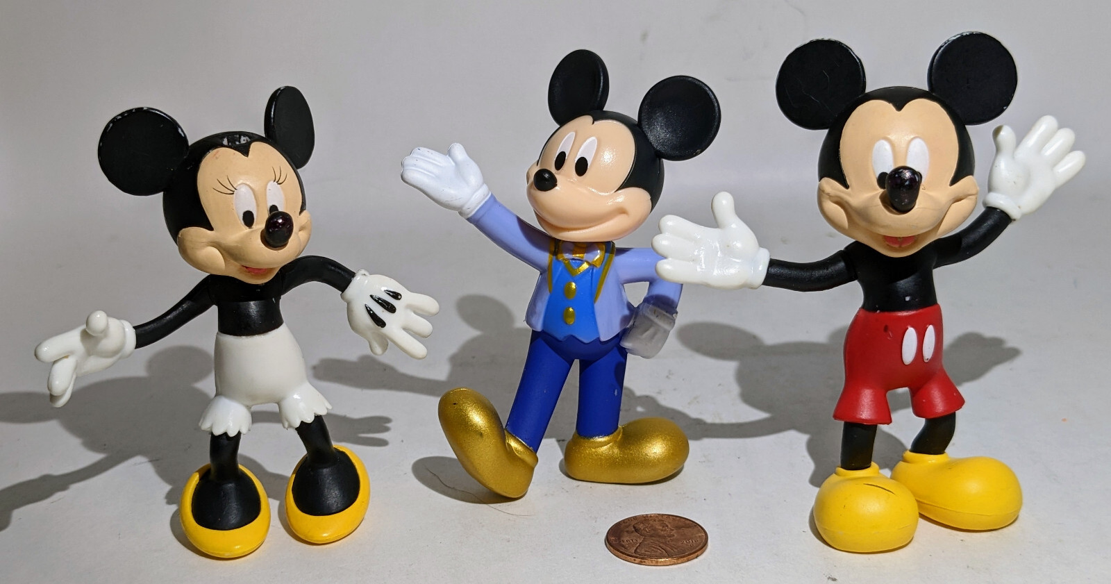 Disney Collectible.3 Mini Figures.MICKEY MOUSE & MINNIE MOUSE..Cake Topper