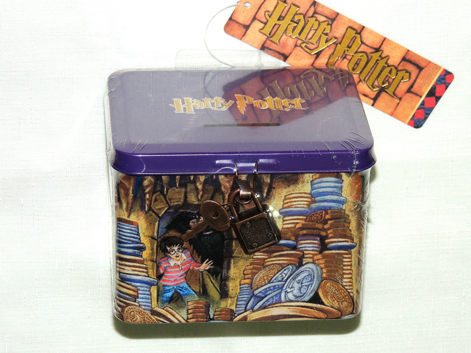 NEW~HARRY POTTER HOGWARTS COIN BANK MINT SEALED BAG 4 1/2&Prime; X 3 1/2&Prime; WITH KEY