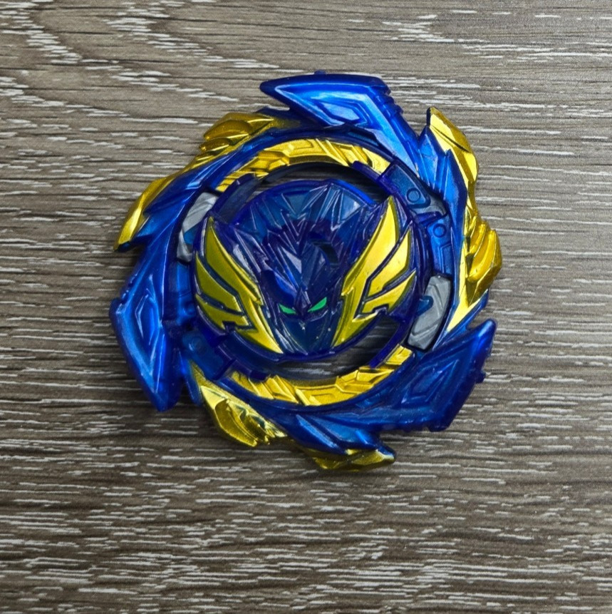 Beyblade Burst QuadDrive Salvage Valtryek V7 F4070 Spinning Top Starter Attack