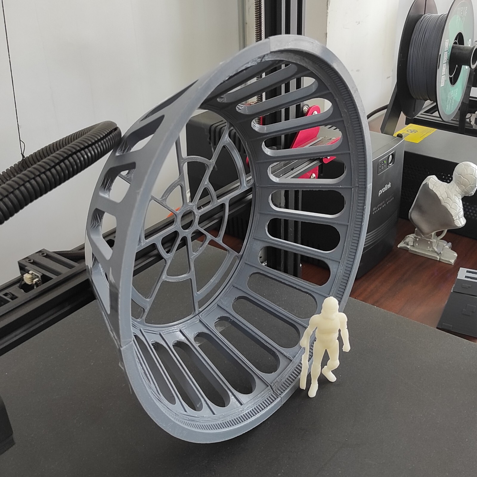 Emperor&rsquo;s Throne Room Round Window for 3.75 in (1:18) Figures Diorama