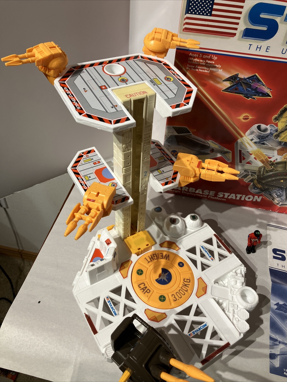 Vintage 1987 StarCom Space Force Starbase Station/Platform w/Box PLEASE READ