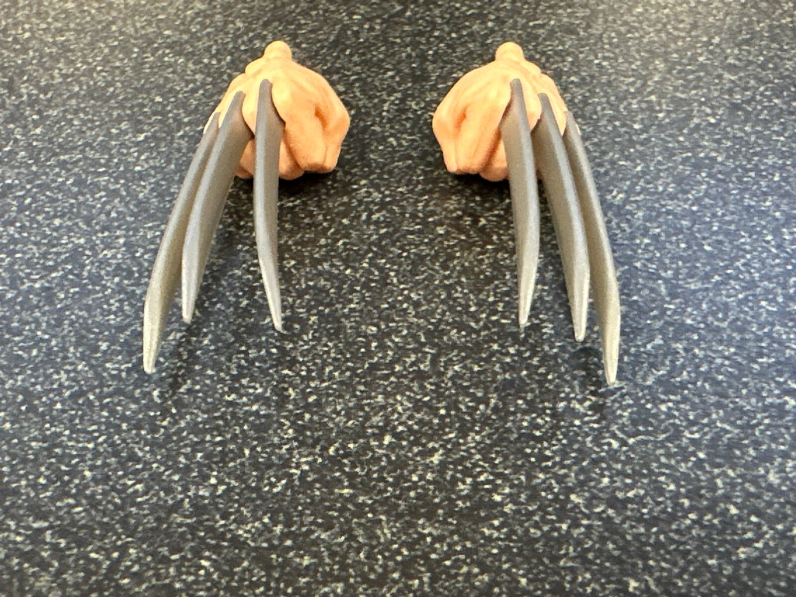 Hasbro Marvel Legends 6&Prime; Scale DEADPOOL 3 (WOLVERINE CLAW HANDS ONLY) MINT 1/12