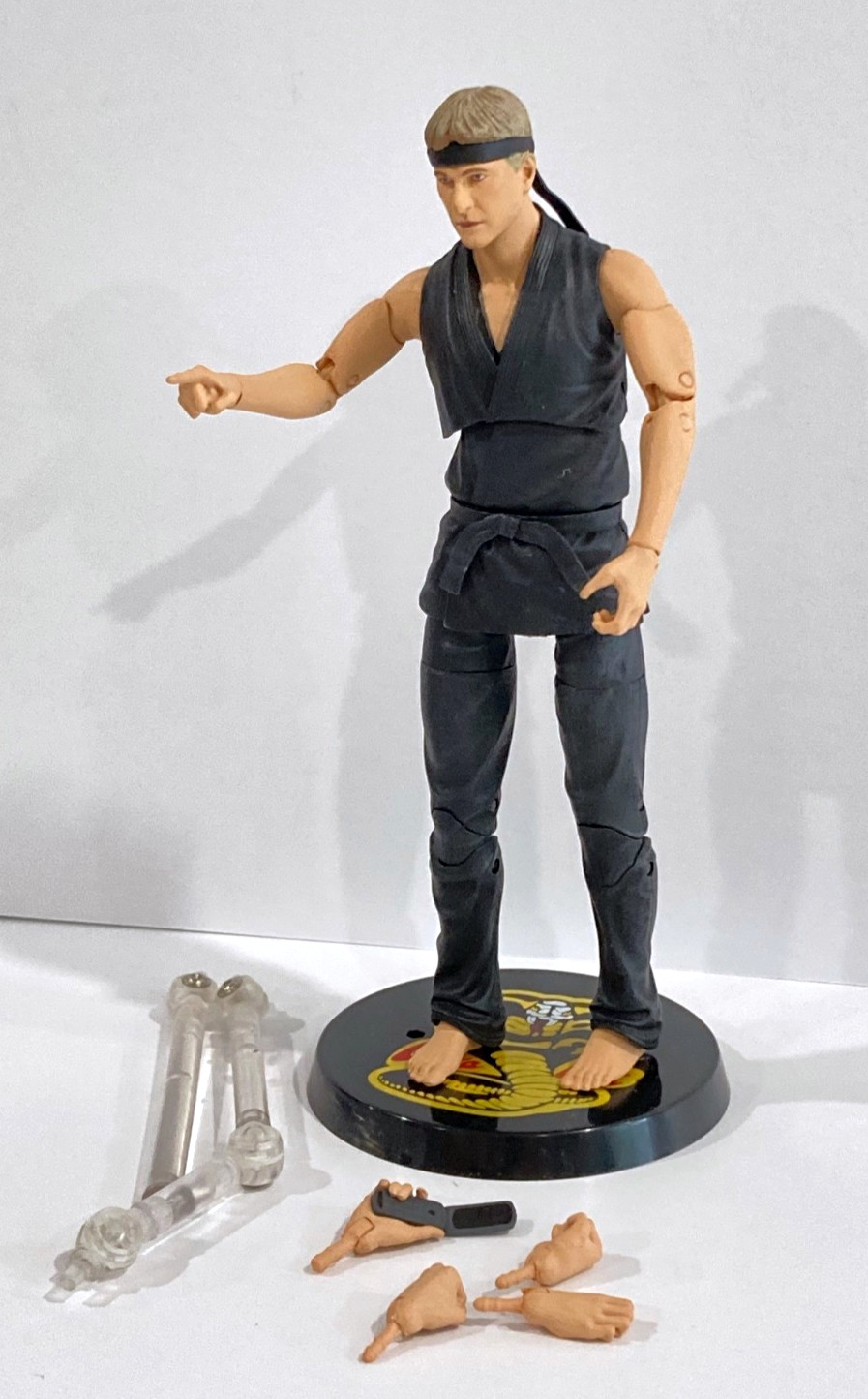 Diamond Select Netflx Cobra Kai Johnny Lawrence 7&Prime; Deluxe Action Figure & Stand