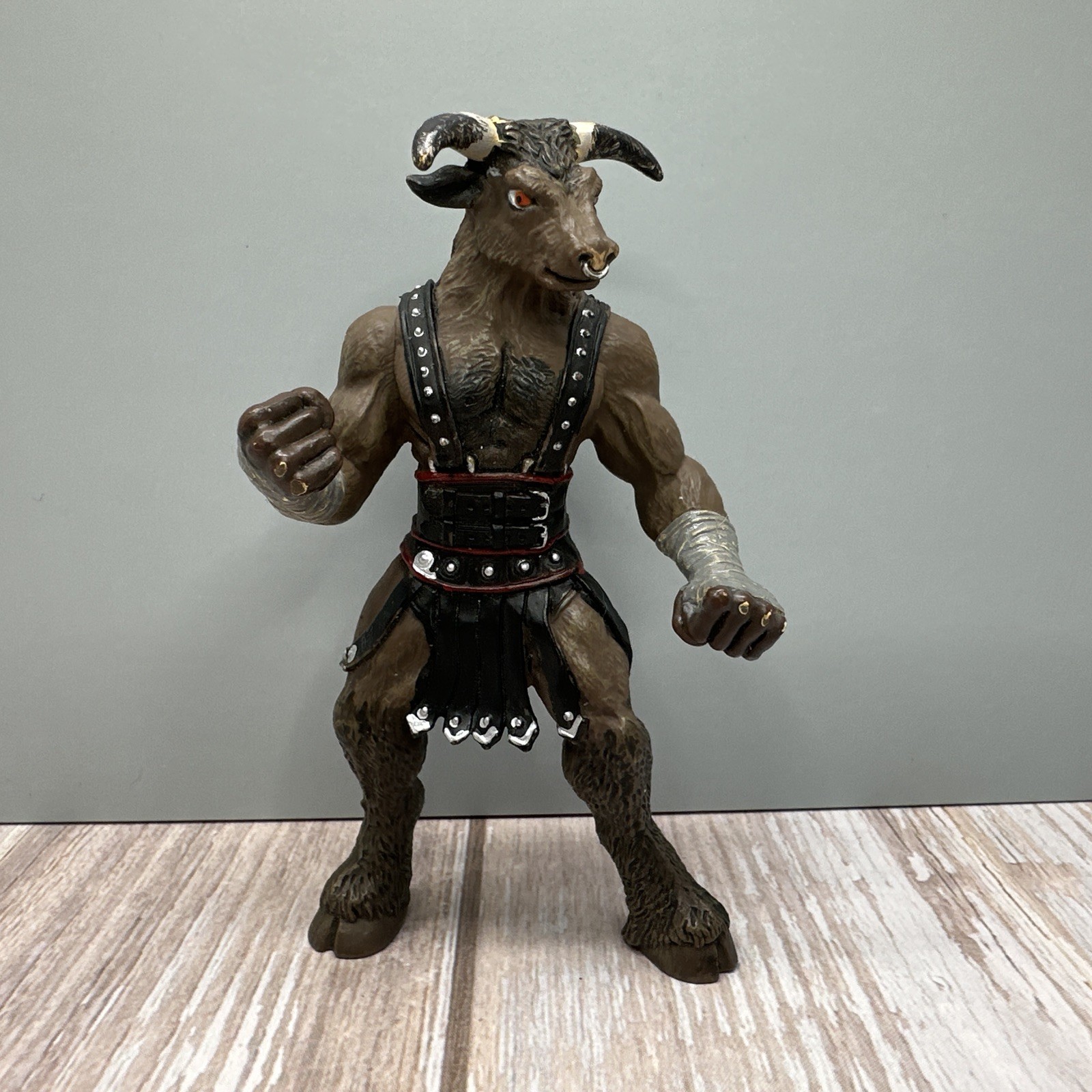 Safari Ltd 4&Prime; Minotaur (Missing Weapon) 801129 ~ Mythical Figure