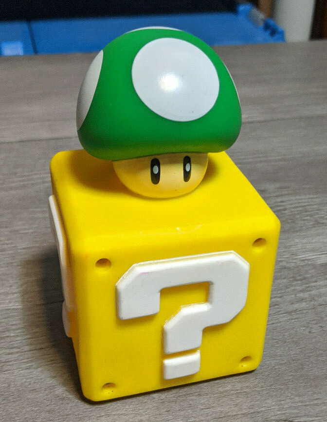 Super Mario Exclusive 4&Prime; Vinyl Figure 1UP Mushroom Coin Block 2017 Culturefly