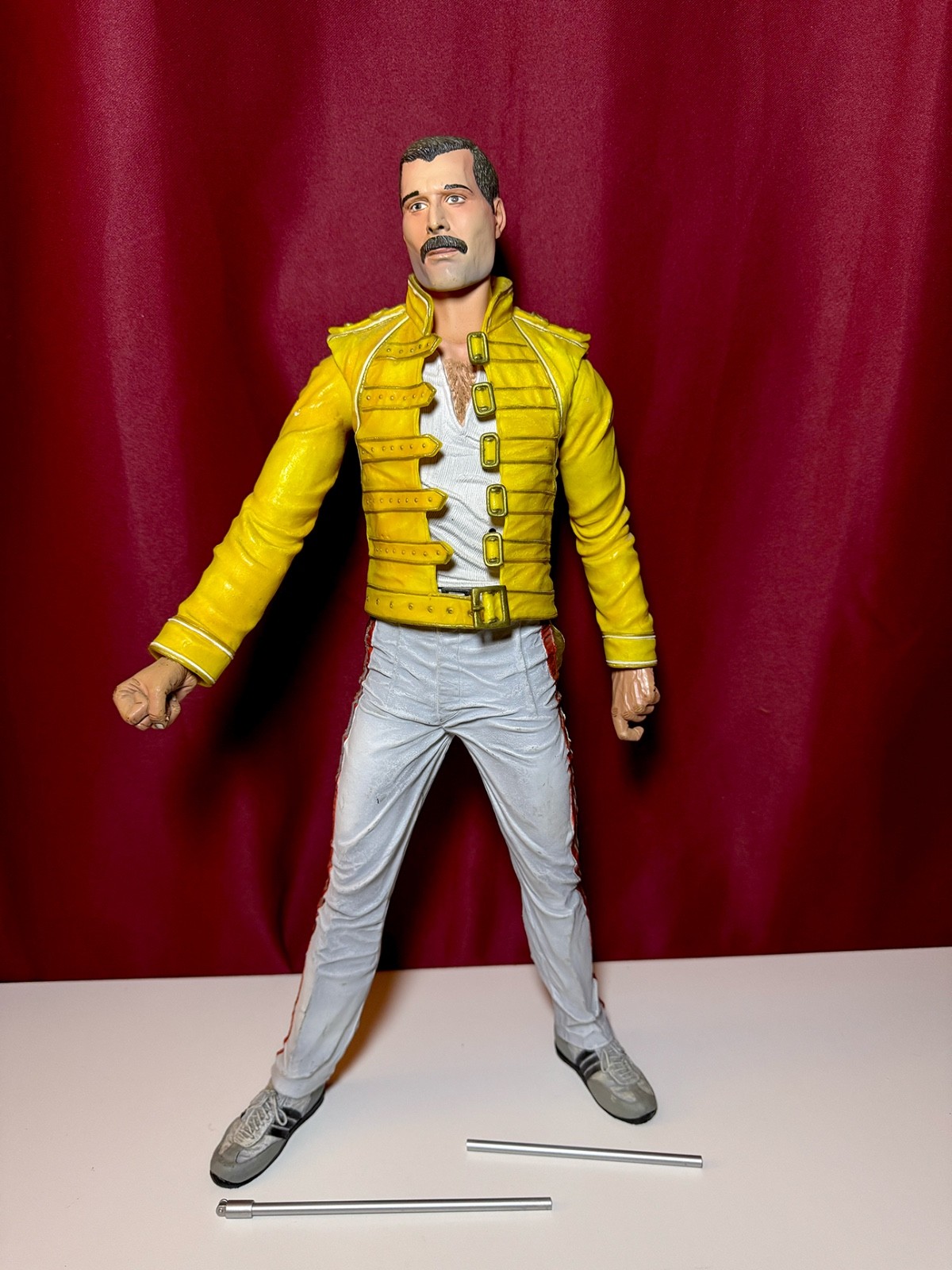 NECA FREDDIE MERCURY 18&Prime; QUEEN FIGURE – 2006 – SOUND WORKS! PLEASE READ