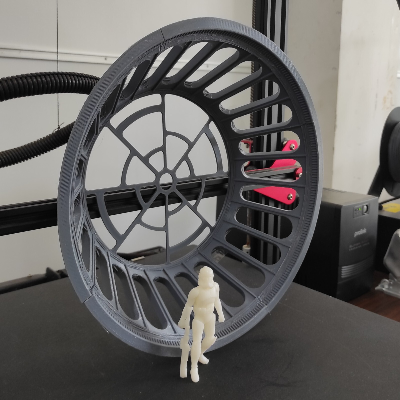 Emperor&rsquo;s Throne Room Round Window for 3.75 in (1:18) Figures Diorama
