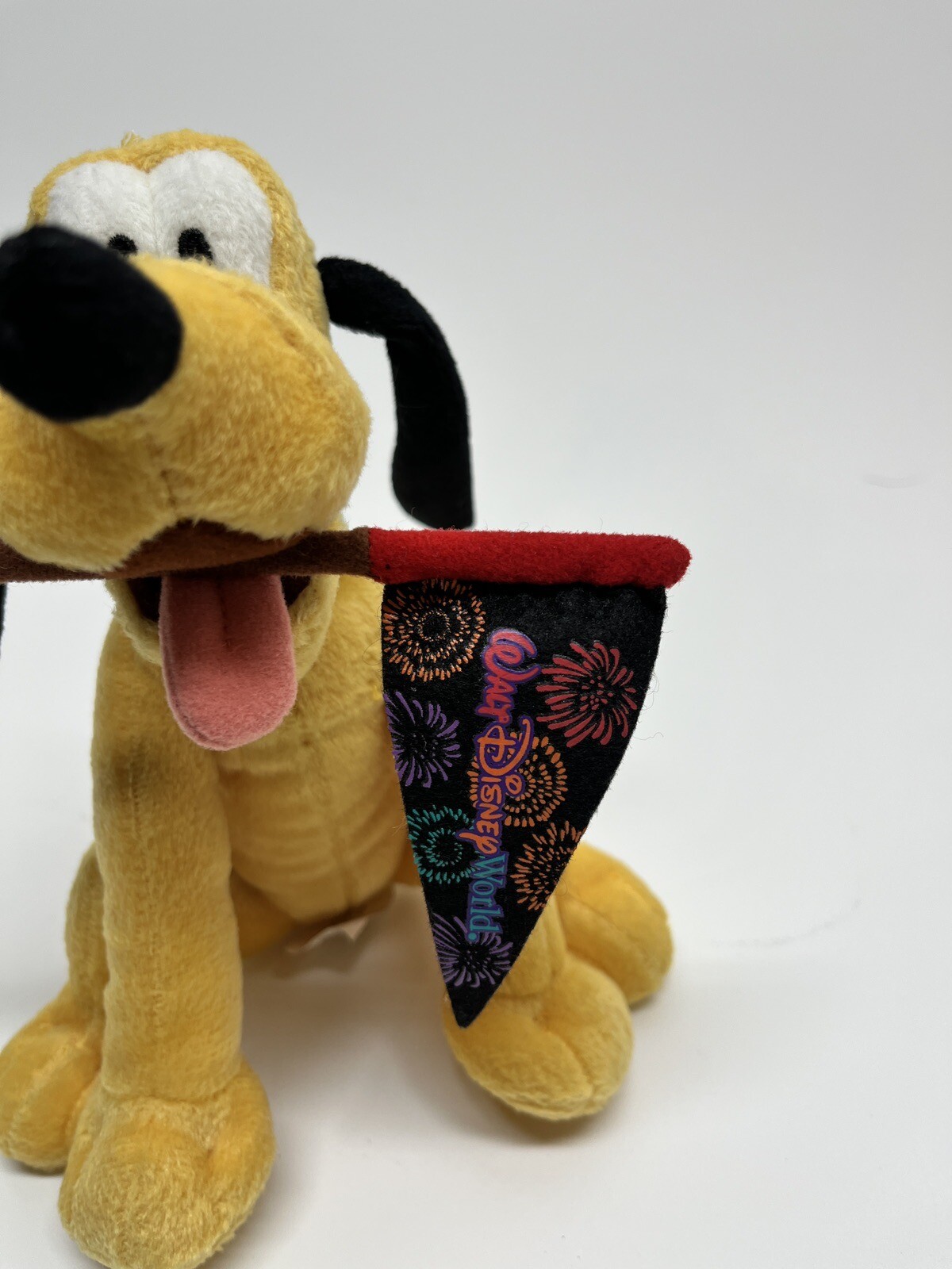 Walt Disney World PARK HOPPER PLUTO DOG 8&Prime; Plush Stuffed TOY 2004, Flag