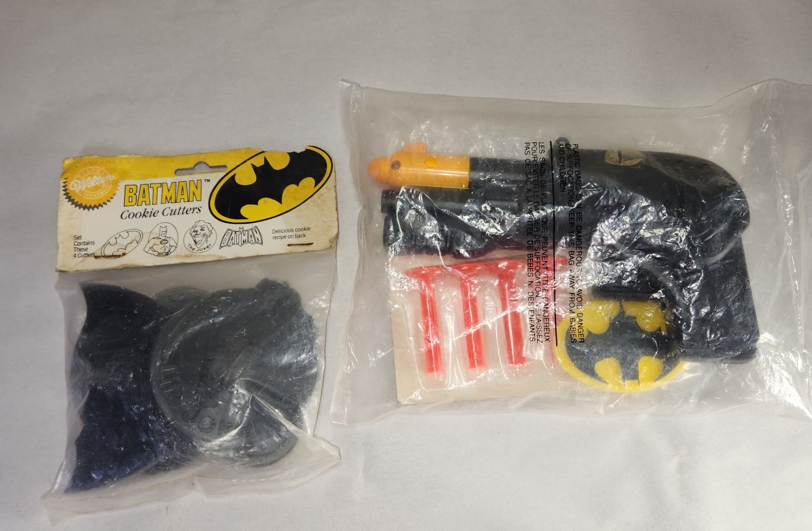 Batman ROLE PLAY Grapple Gun 1989 Mail Away? TOY BIZ New With Cookie Cutters