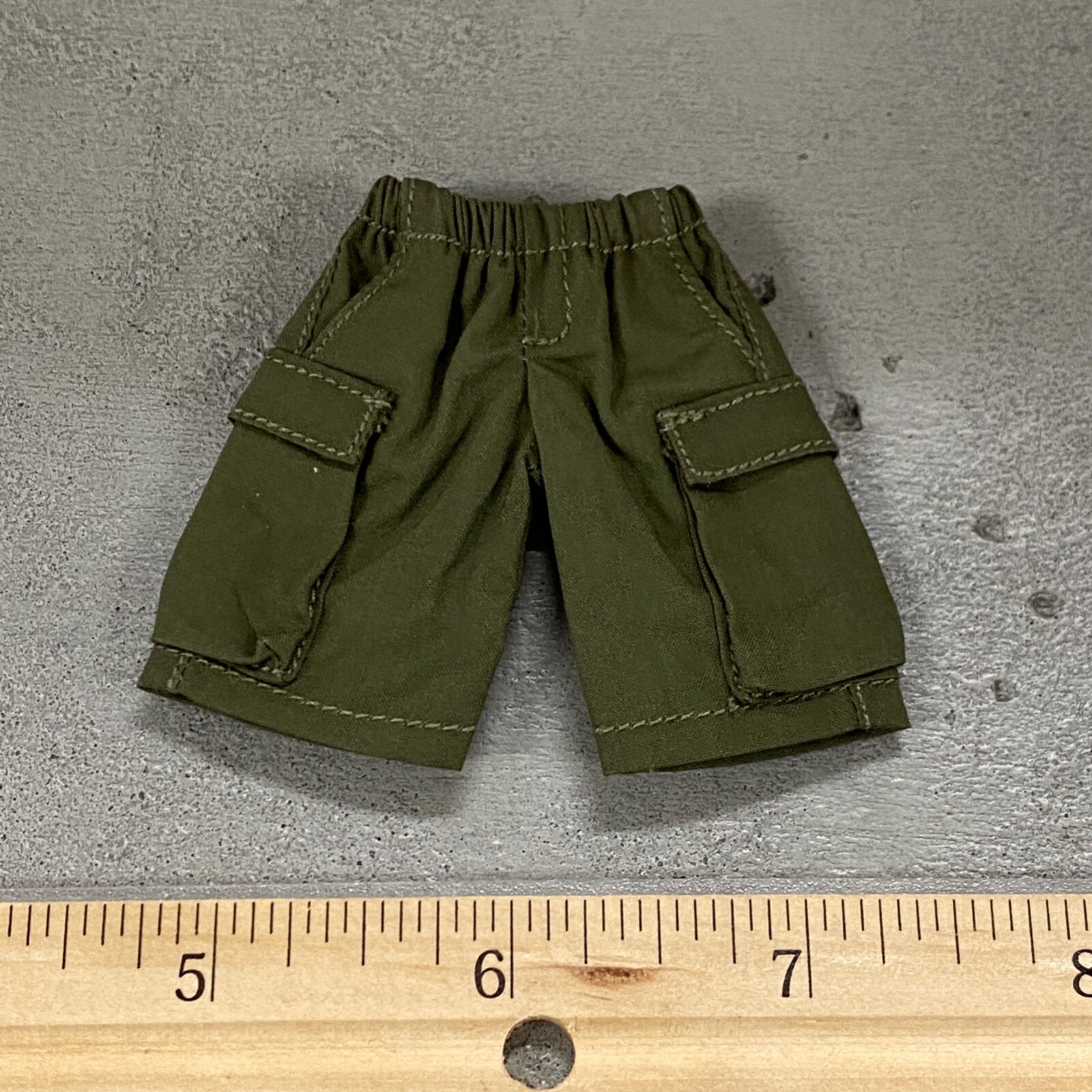 BE-CGS-GRN: 1/12 Green Elastic Waist Cargo Shorts for 6&Prime; Action Figure
