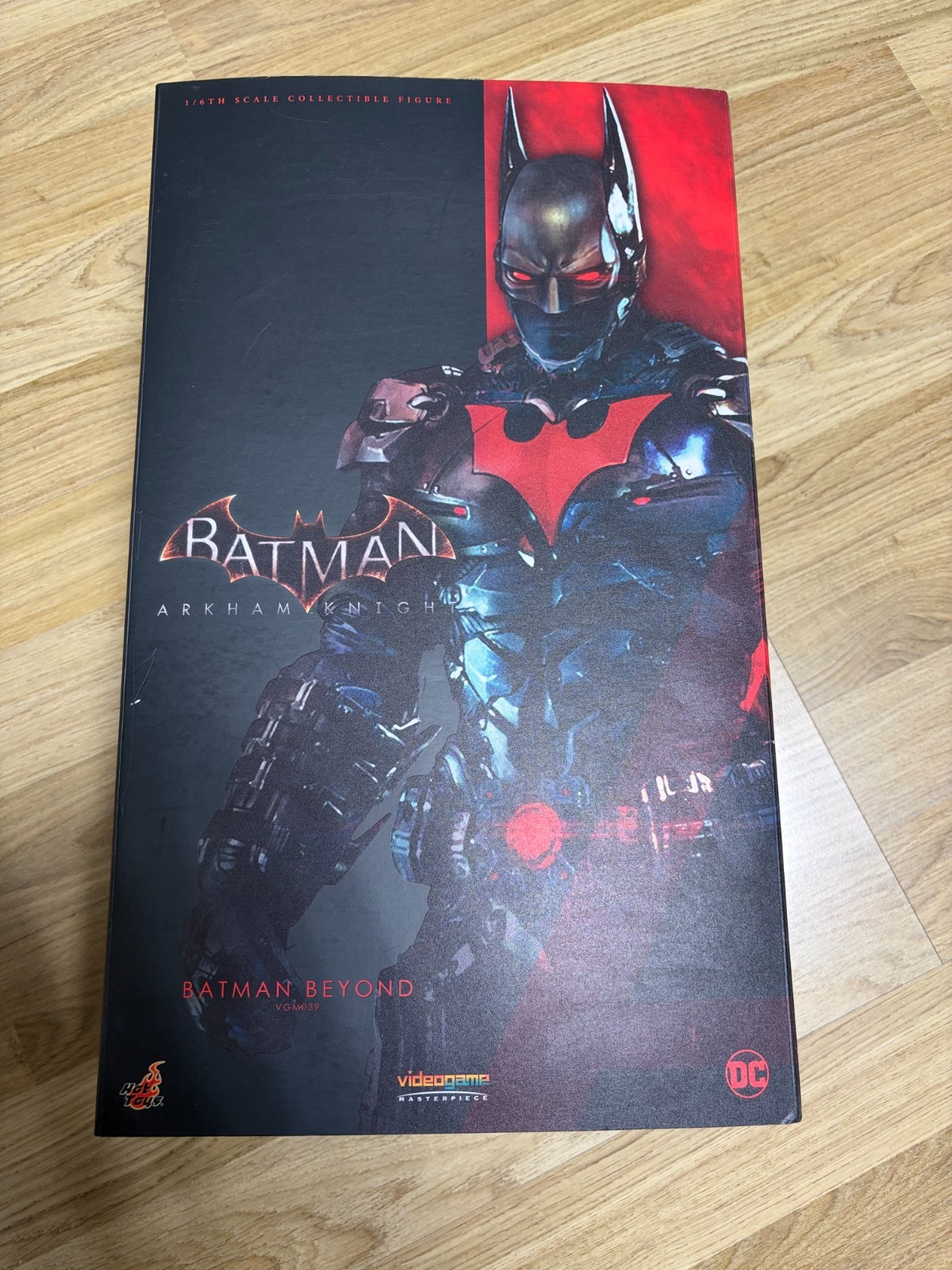 1/6 Hot Toys VGM 39 Batman Arkham Knight Batman Beyond