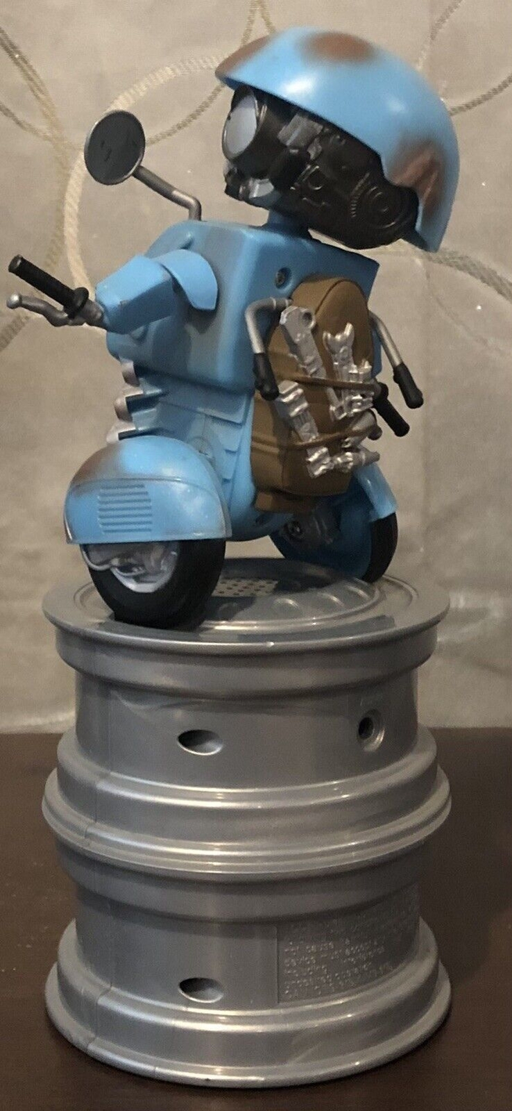 Transformers The Last Knight Dancing Autobot Sqweeks Speaker Figure eKids TF-408