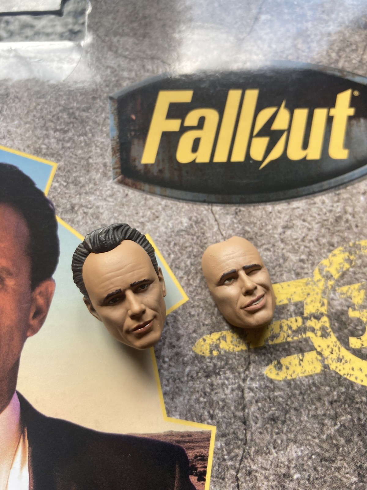 McFarlane Fallout COOPER HOWARD HEAD SCULPT w/Faceplate 7&Prime; Scale Red Platinum!!