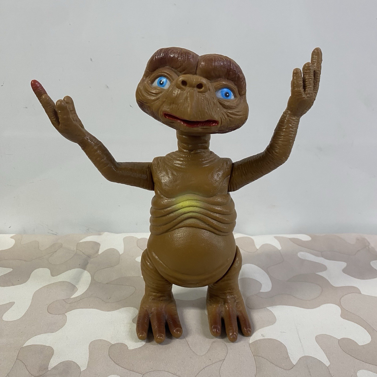Vintage E.T. Extraterrestrial Action Figure Toy 8&Prime; Spielberg ET LJN 1980s 80s