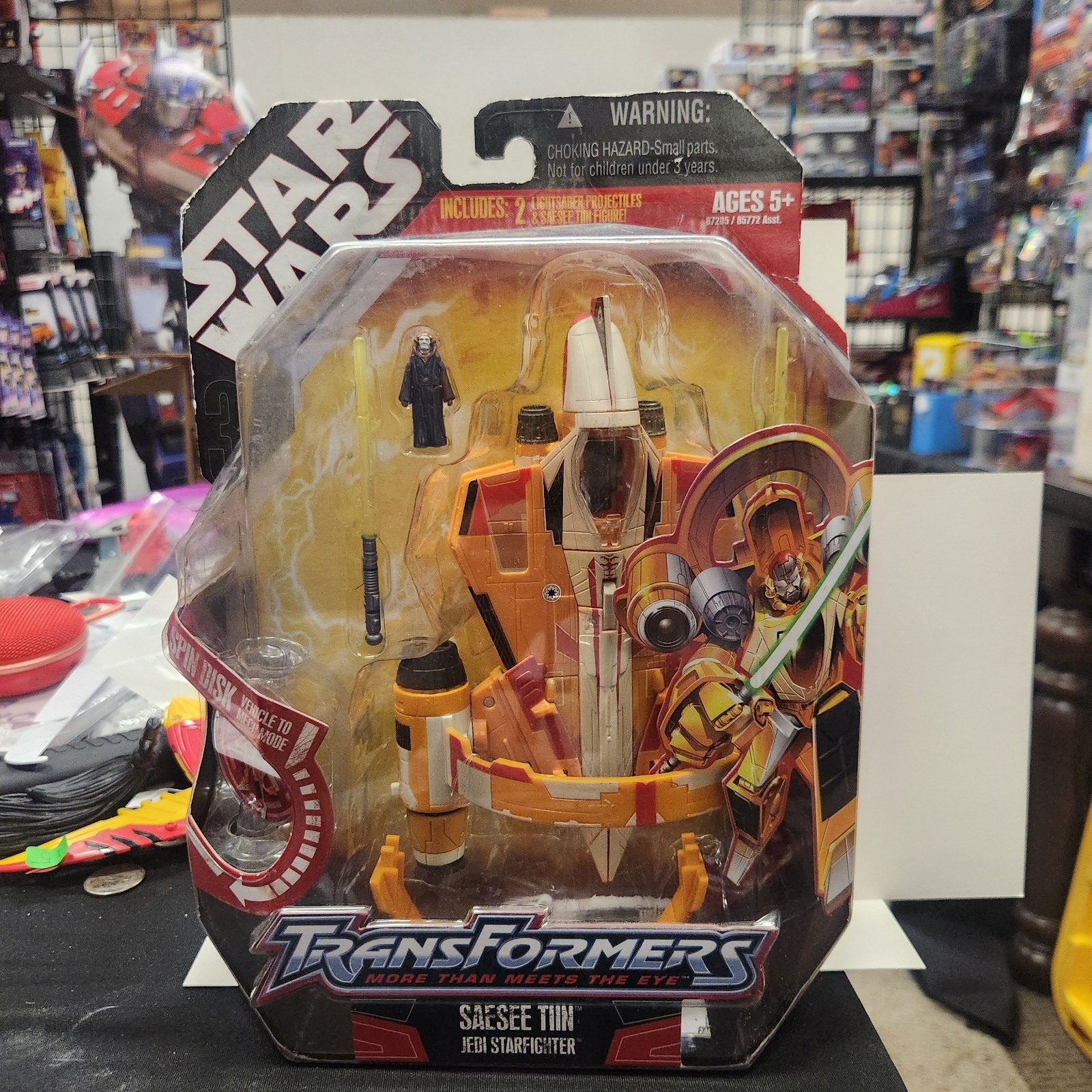 Hasbro Star Wars Transformers Saesee Tiin & Episode 2 Starfighter Action Figure