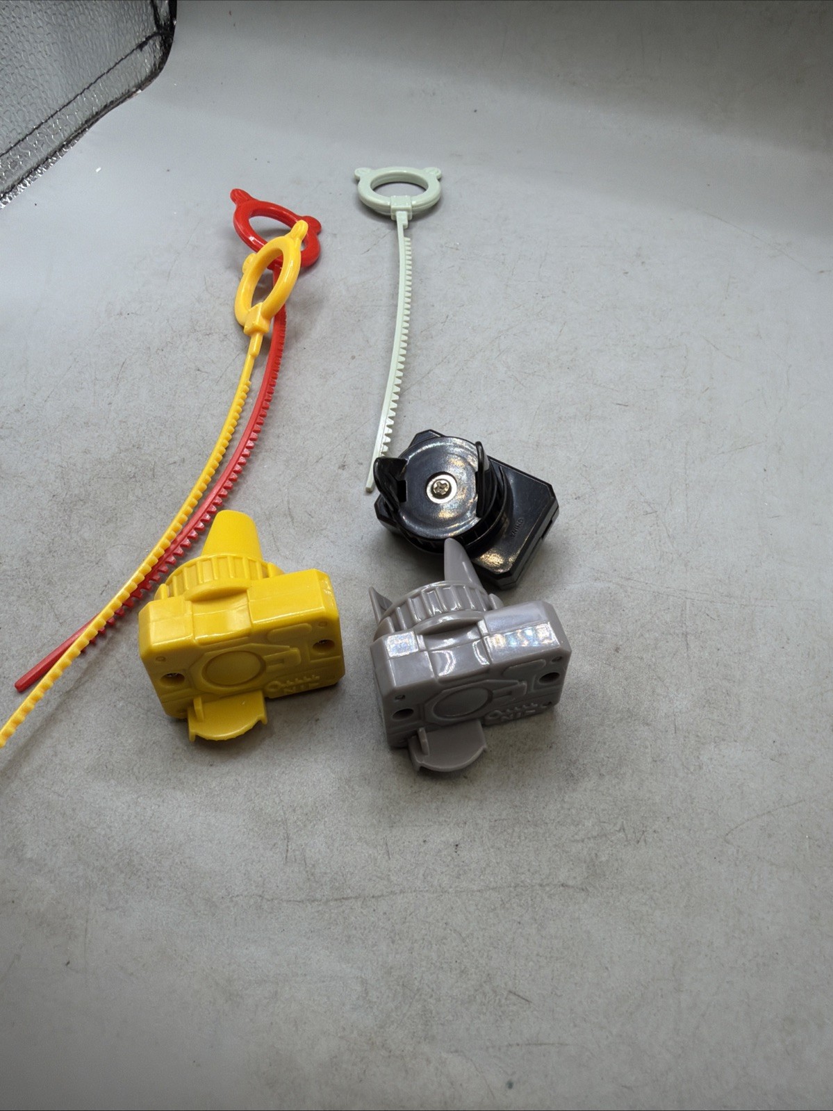 Original Hasbro Beyblade Handheld Launcher Lot Of 3 Gray,black Yelow
