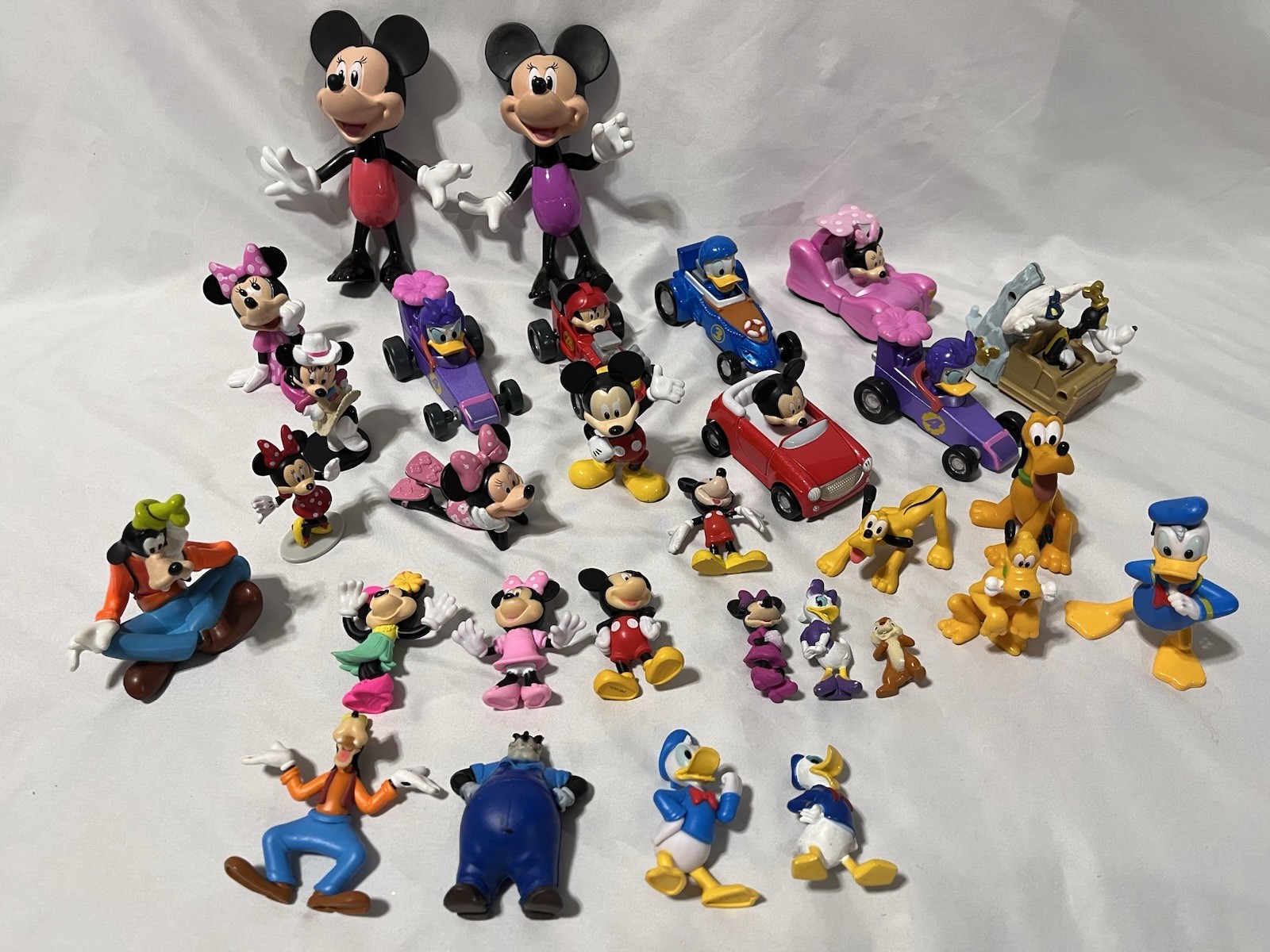 Disney Mickey Mouse Friends Minnie Lot of 30 Figures And Cars Roadster Racers