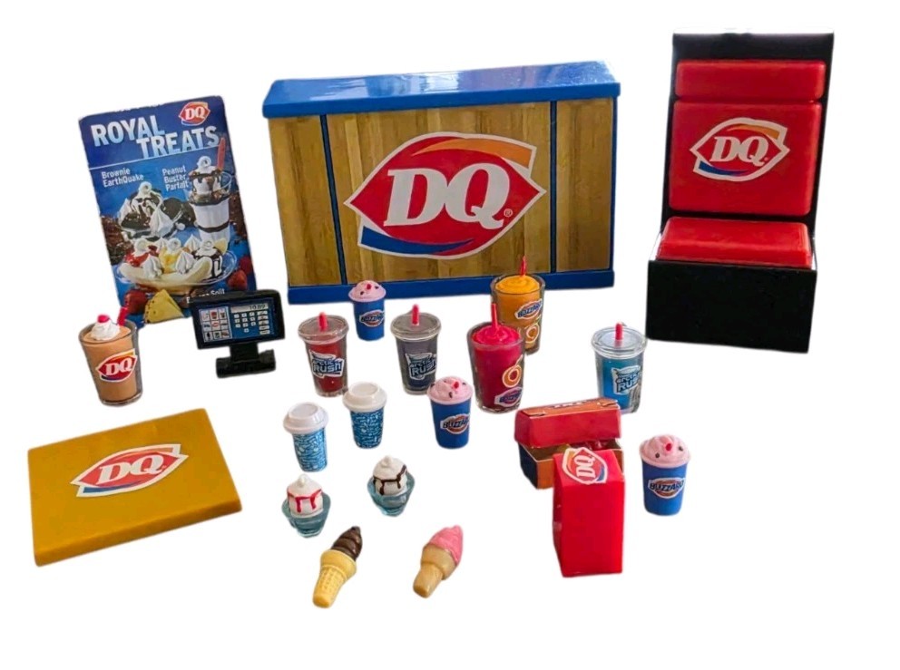 2014 Jakks Pacific MI World DQ Dairy Queen Restaurant Playset Lot Used