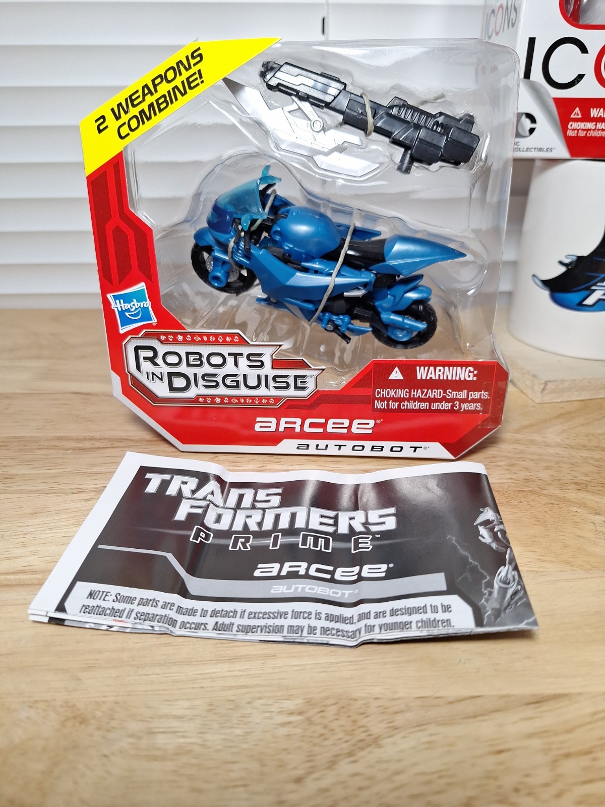 Transformers Prime Robots In Disguise Deluxe Class Autobot Arcee Figure New