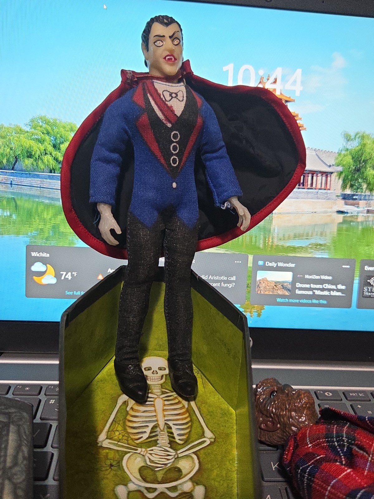THE MAD Monster DRACULA Figures Toy Co 8” 2012 With Bonus Casket