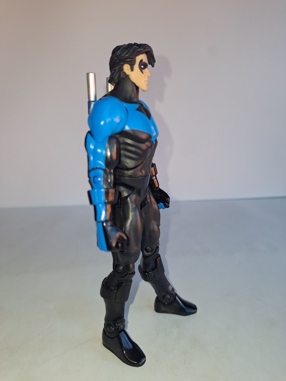 DC Universe Classics Nightwing With Weapons Read Description