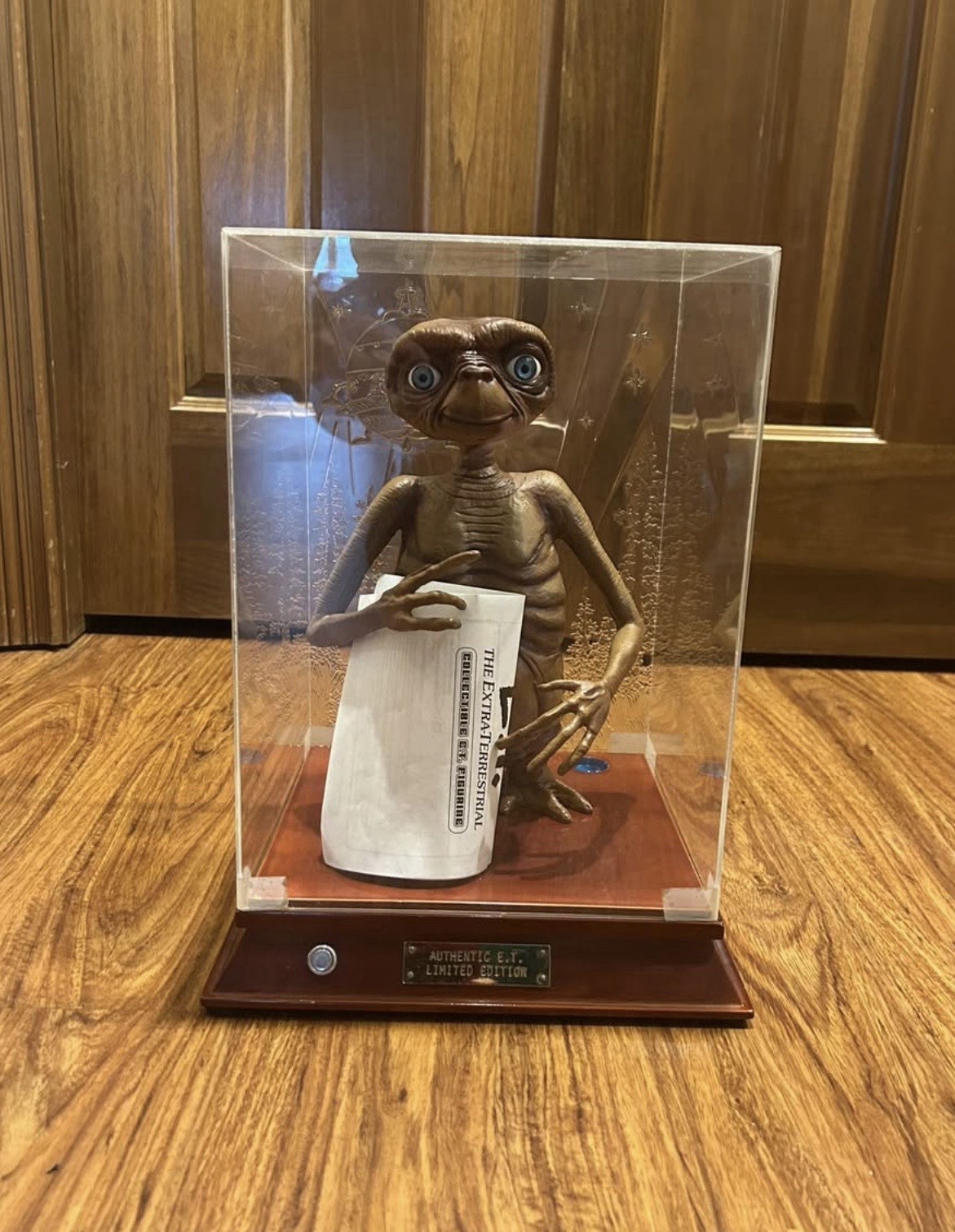 E.T. Extra Terrestrial 20th Anniversary 12&Prime; Collectible Figure ToysRus Exclusive