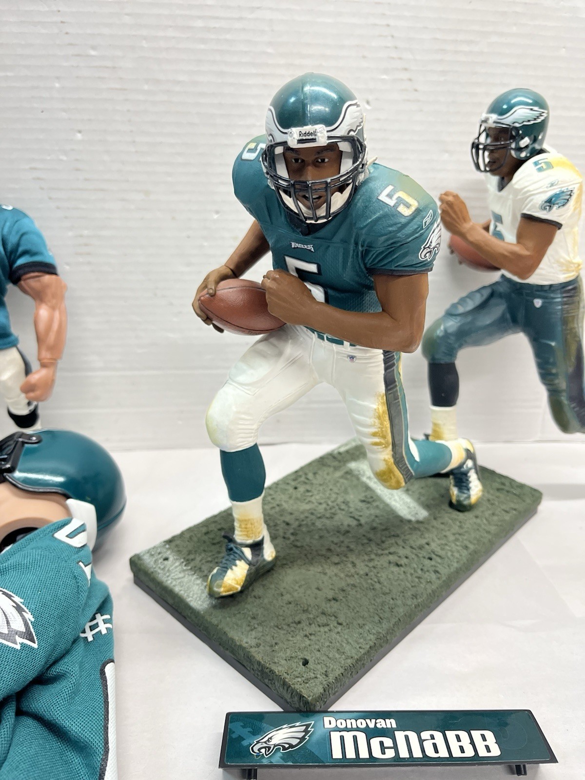 MCFARLANE NFL EAGLES DONOVAN MCNABB 12&Prime; LOOSE VARIANT & FIGURE PUPPET LOT