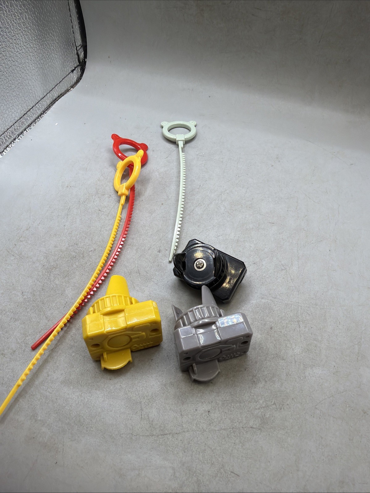 Original Hasbro Beyblade Handheld Launcher Lot Of 3 Gray,black Yelow