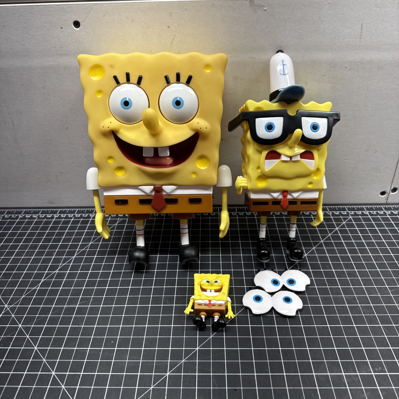 Viacom 2002 Spongebob Squarepants Eye-Poppin&rsquo; Squeeze Me Talking Toy Works D5