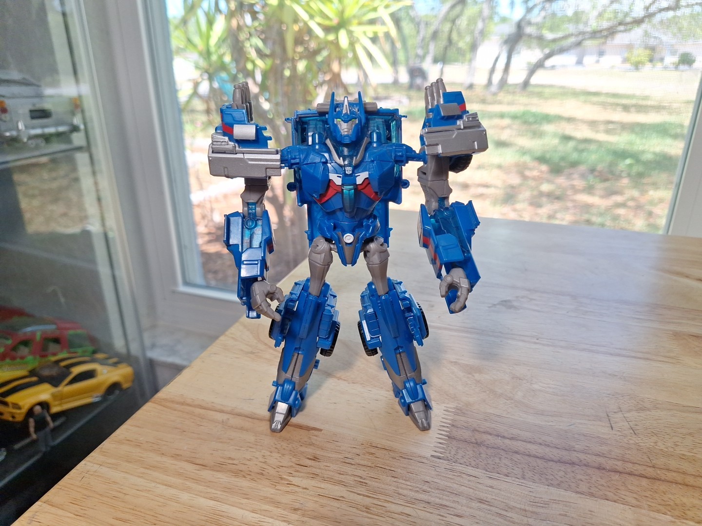 Hasbro Transformers Prime Robots in Disguise Rid Voyager Ultra Magnus