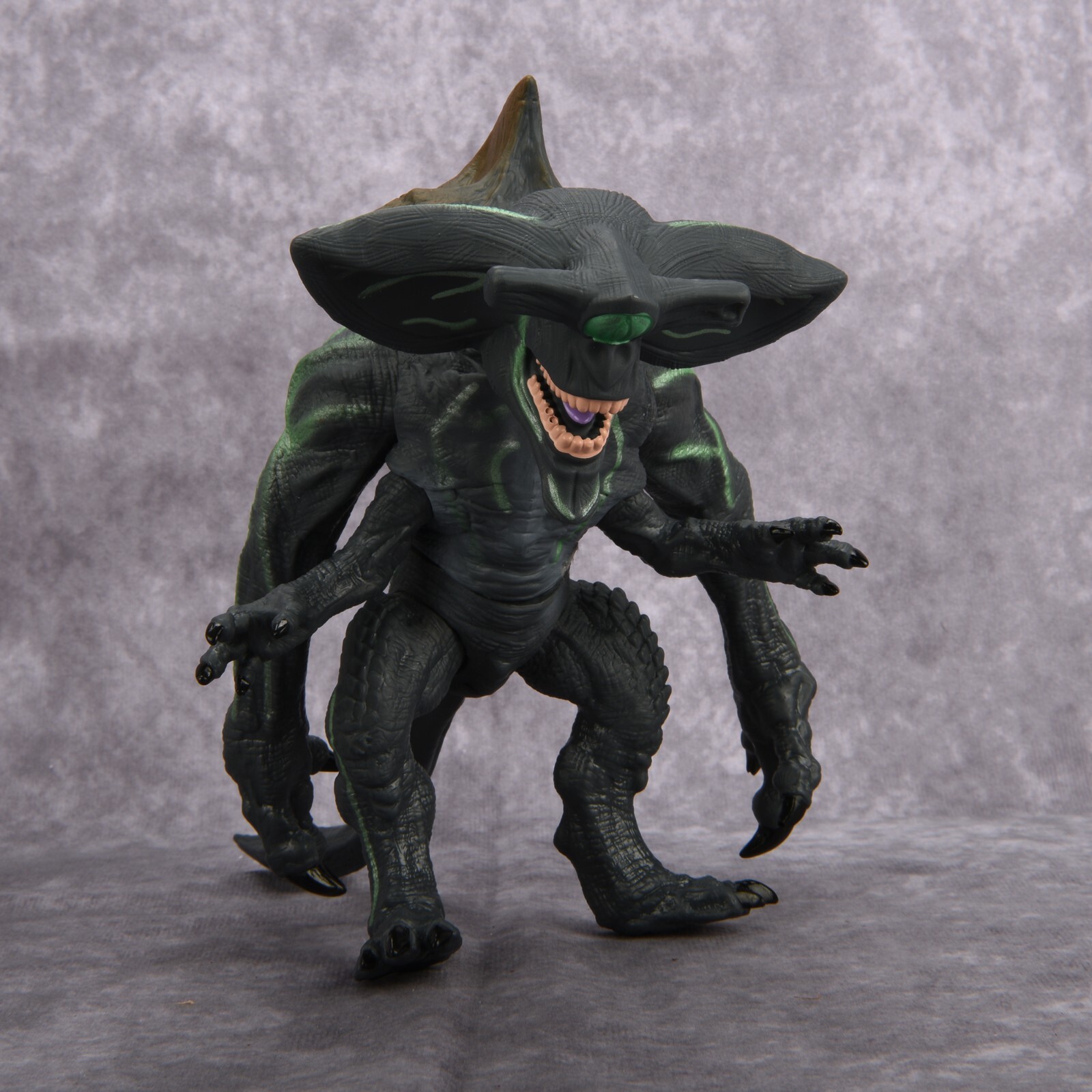 7.5&Prime; Kaijus Monster Scunner Pacific Rim Action Figure Kaiju Toy USED Bulk