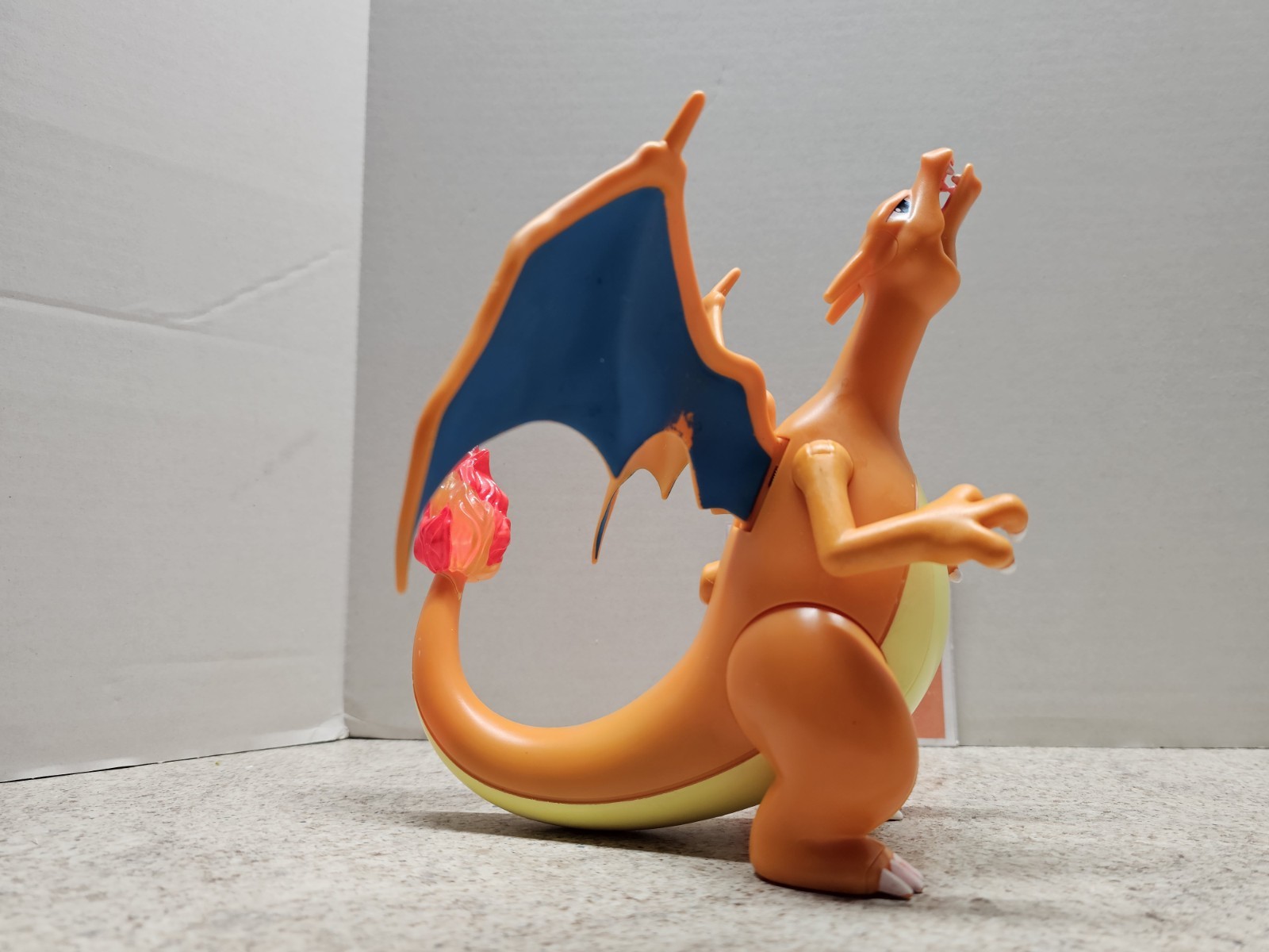 Pokémon Flame & Flight Deluxe Charizard 8&Prime; Interactive Figure READ