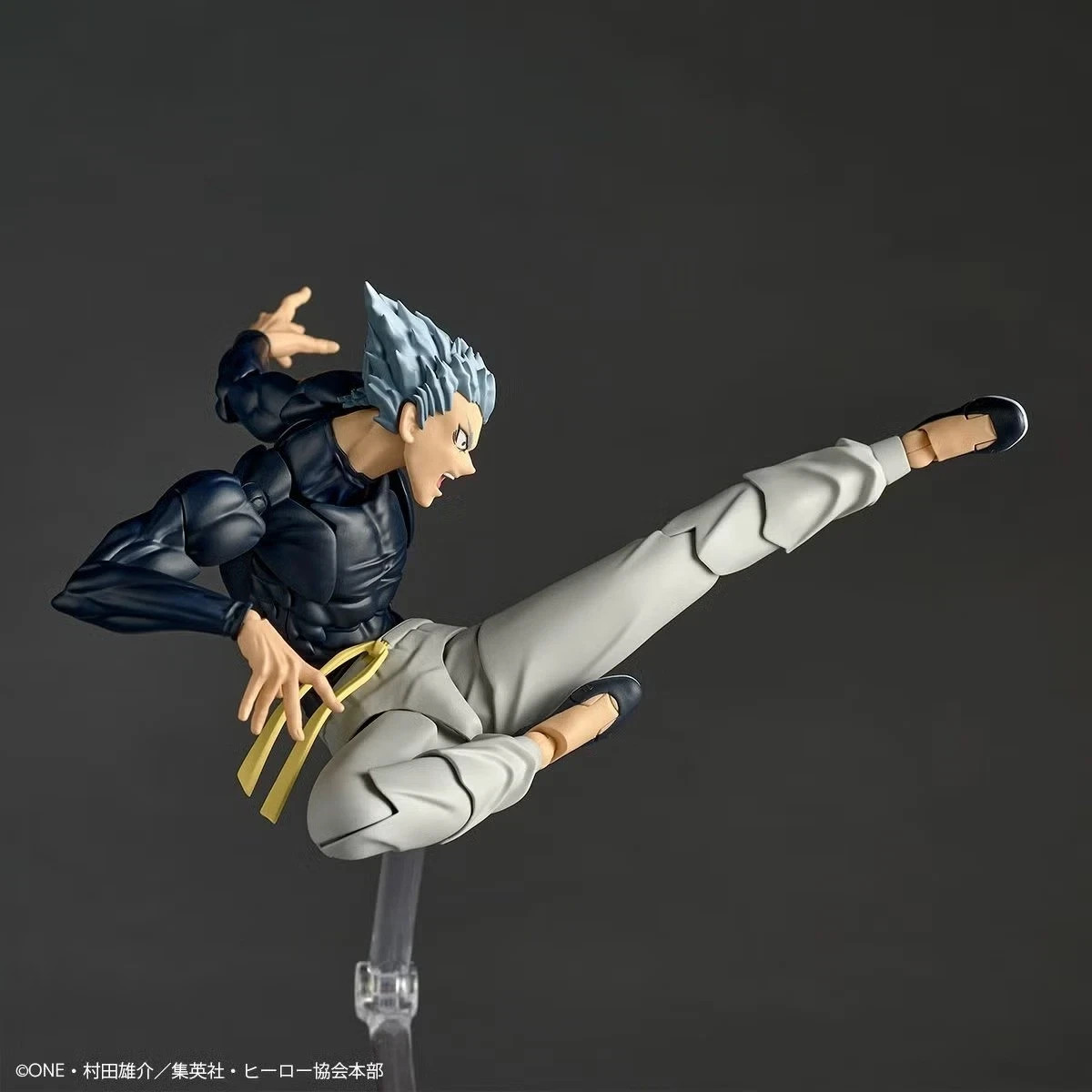 Kaiyodo Revoltech Amazing Yamaguchi Garou One Punch Man Action Figure with Bonus