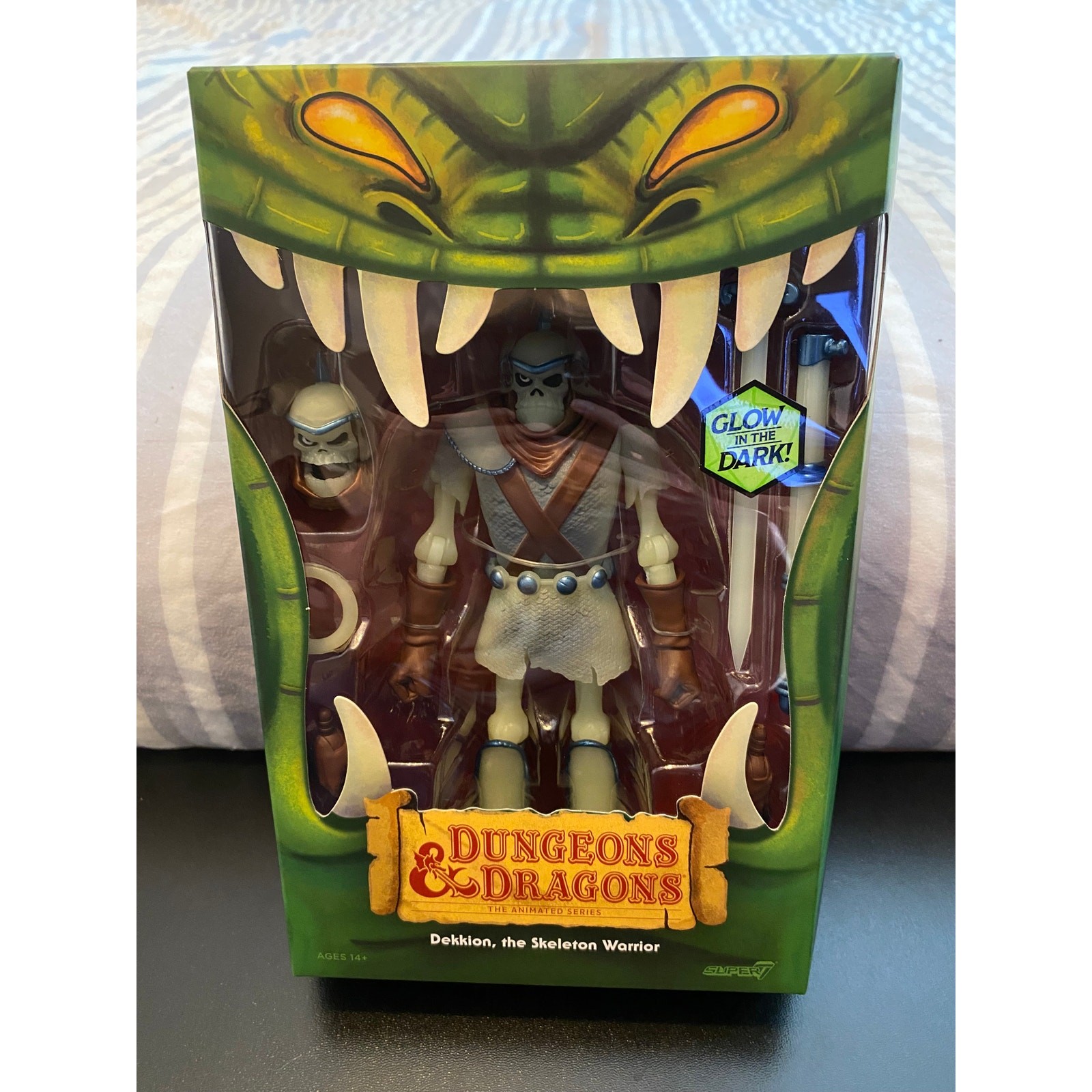 Super7: Dungeons & Dragons – Dekkion Skeleton Warrior (Glow)
