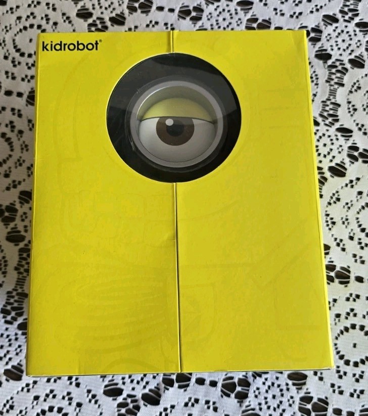 Kidrobot Minions Goggle & Bones Anatomy Sofubi Vinyl Figure Transparent MiB