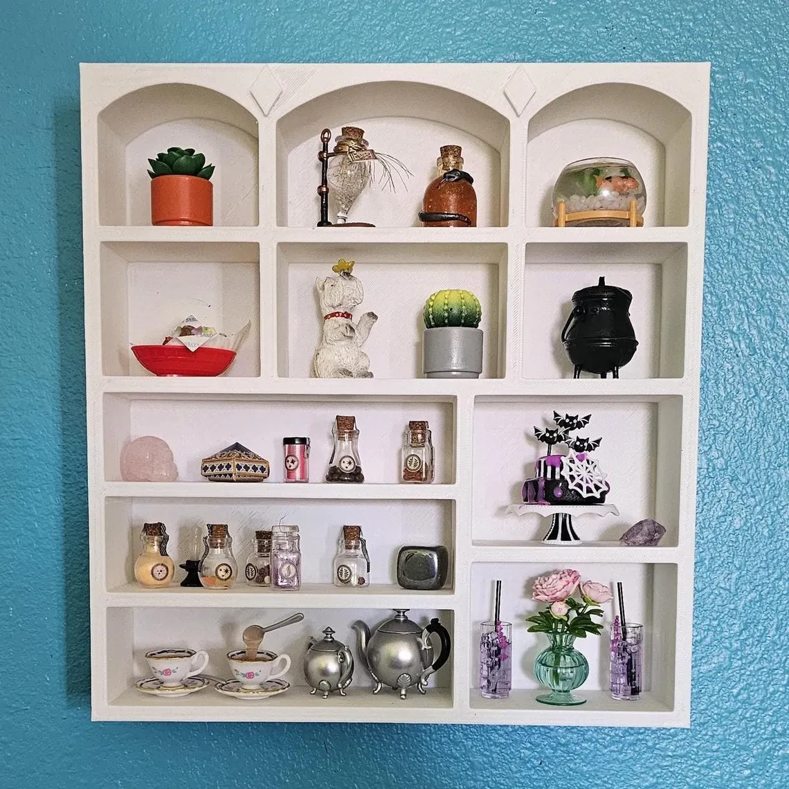 Miniature Wall/Tabletop White Display Shelf MiniVerse, MiniBrand, Trinkets 1:6