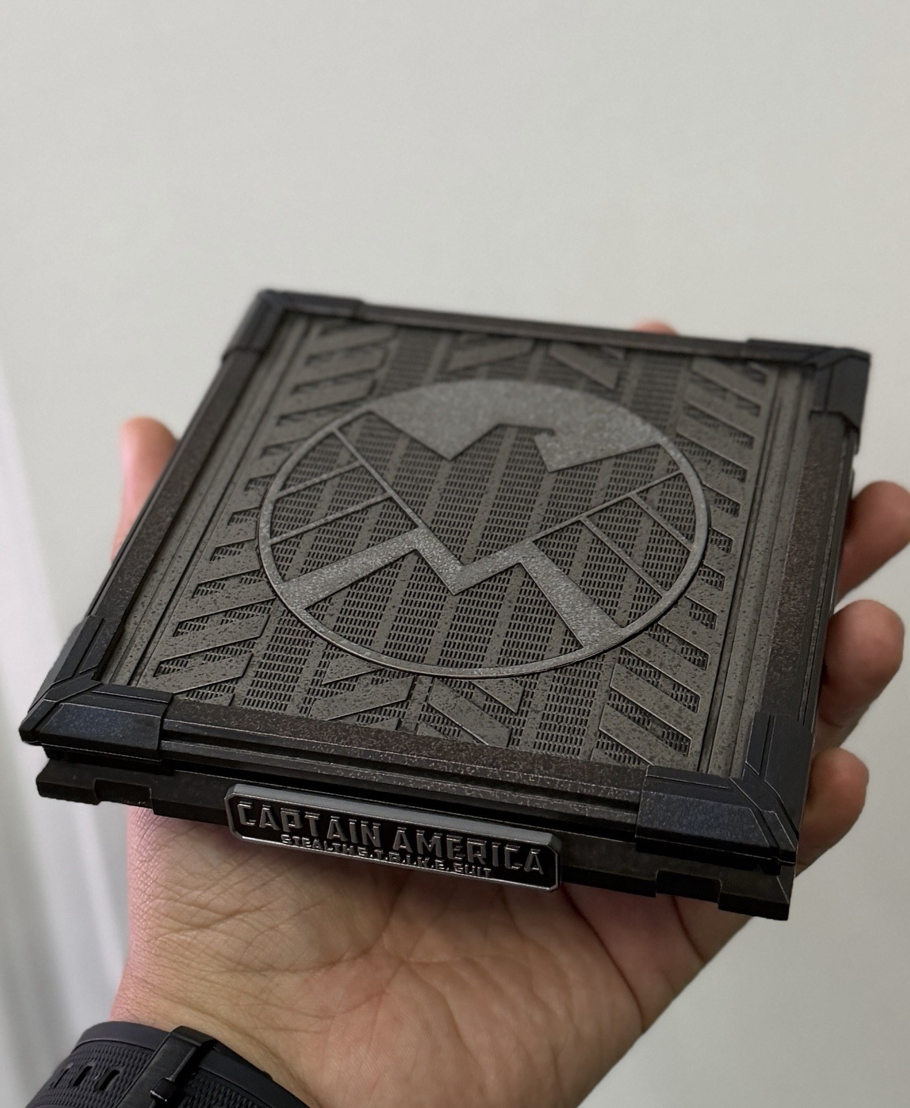 Captain America 2.0 Stealth Suit Hot Toys MMS783 Brand New Magnetic Base