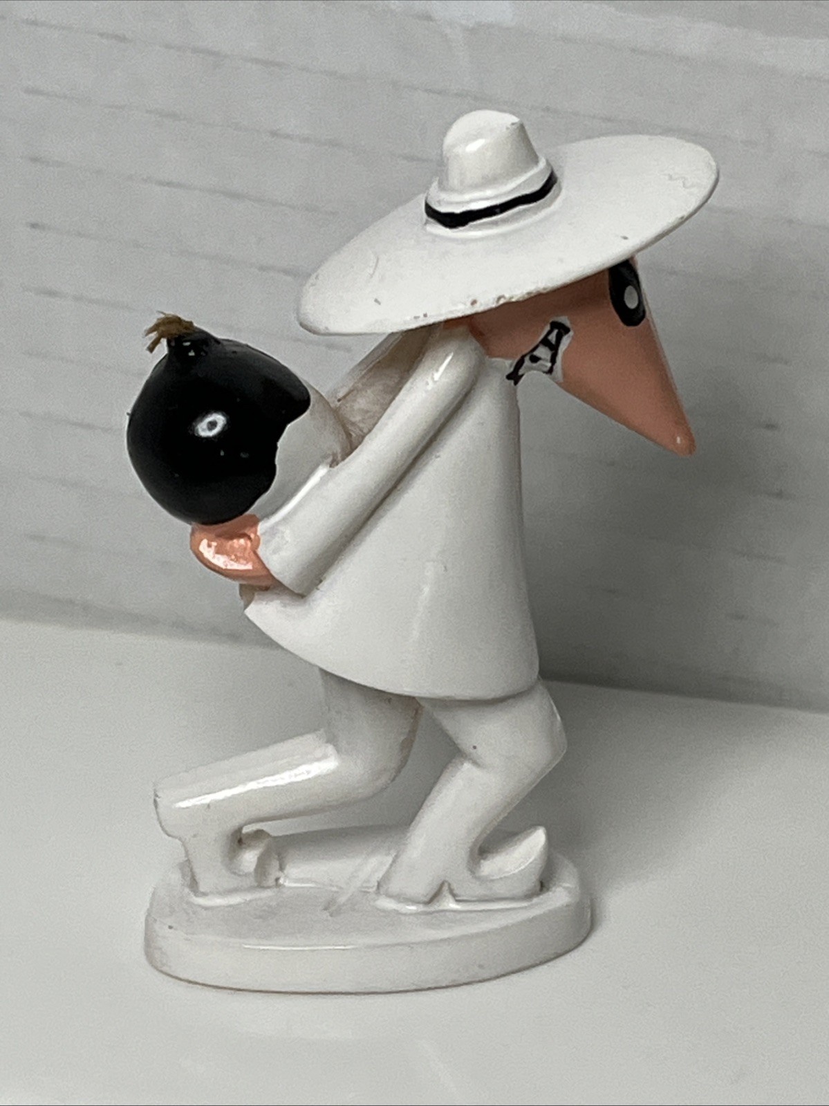 Running Press MAD Spy vs Spy 2.5&Prime; White Spy Figure Loose