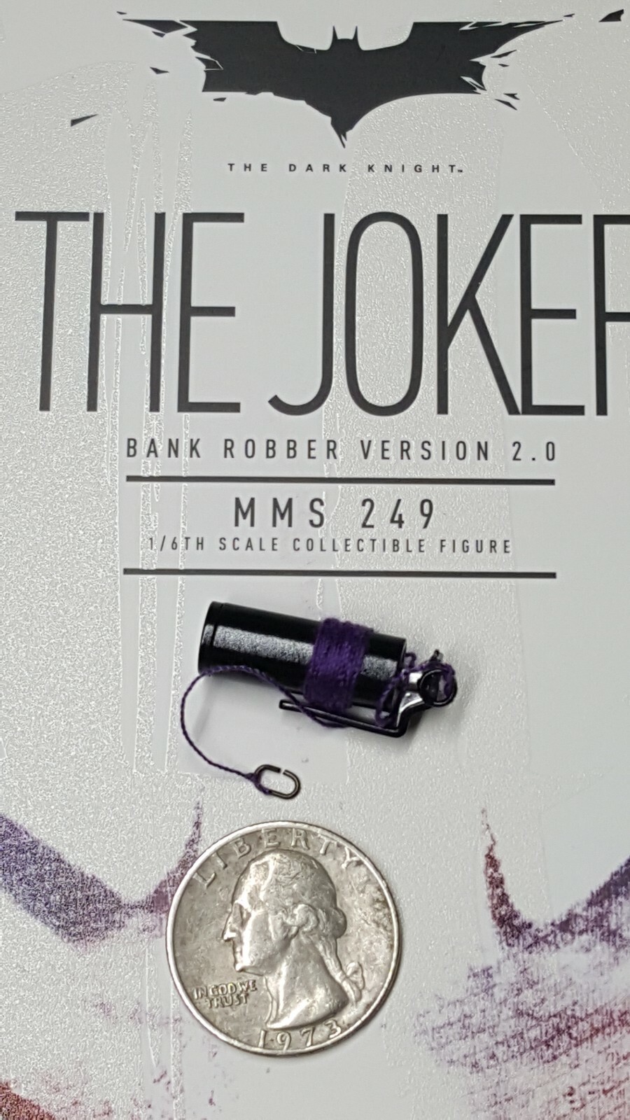 Hot Toys MMS249 Batman 1/6 Joker Bank Robber 2.0 action figure&rsquo;s smoke grenade