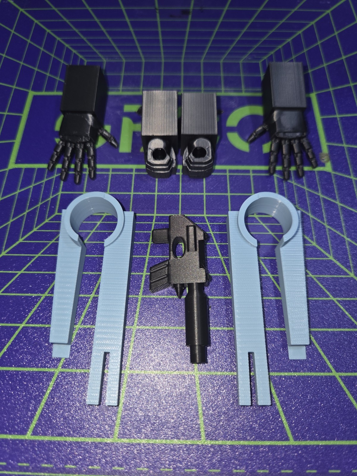 3D Printed Upgrades Shoulder Fillers, Fixed Hands, Fists & Gun For G1 Whirl Blue