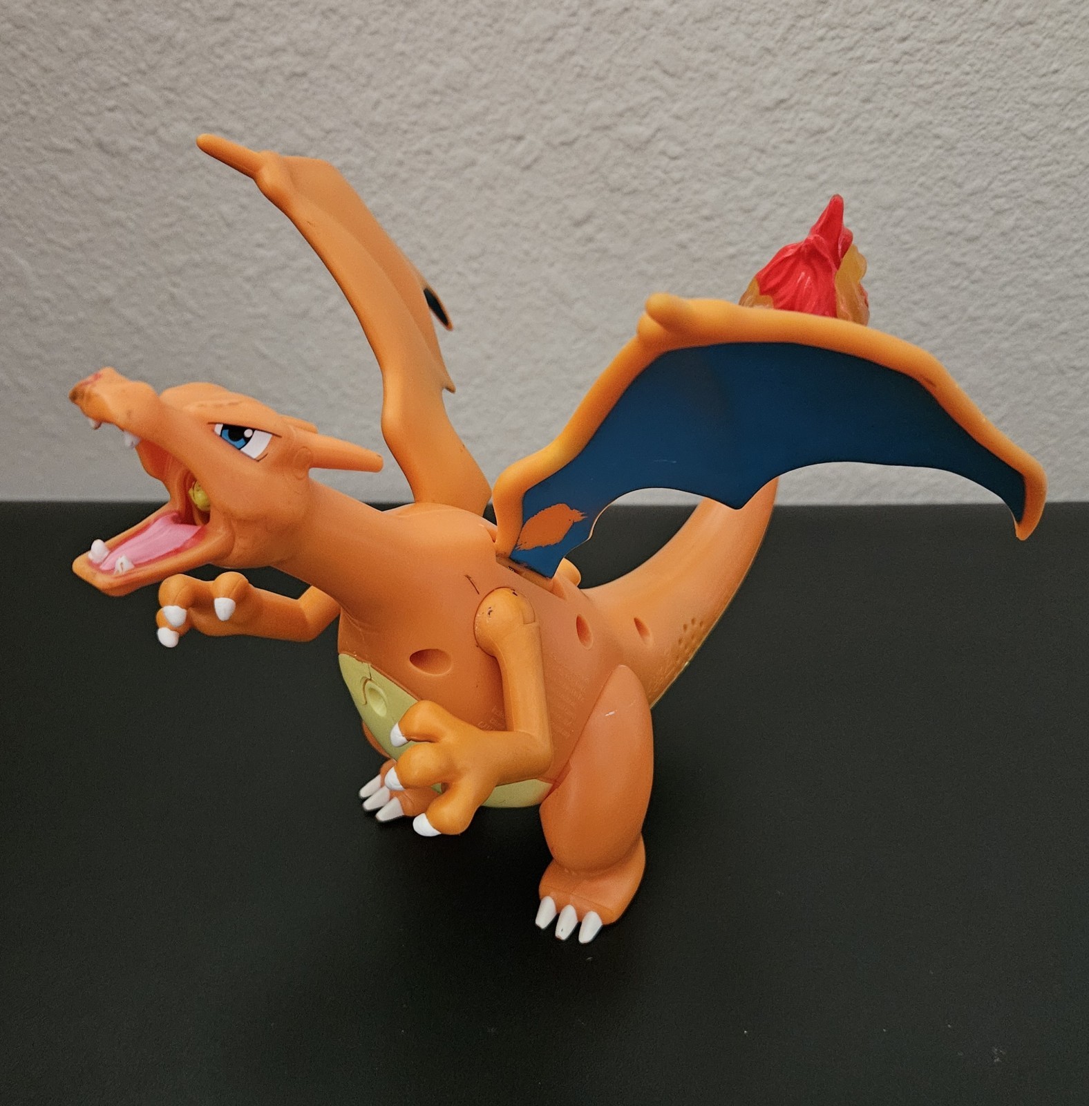 Pokemon Flame & Flight Charizard Deluxe Figure Lights Motion Sound Toy 2022 8&Prime;