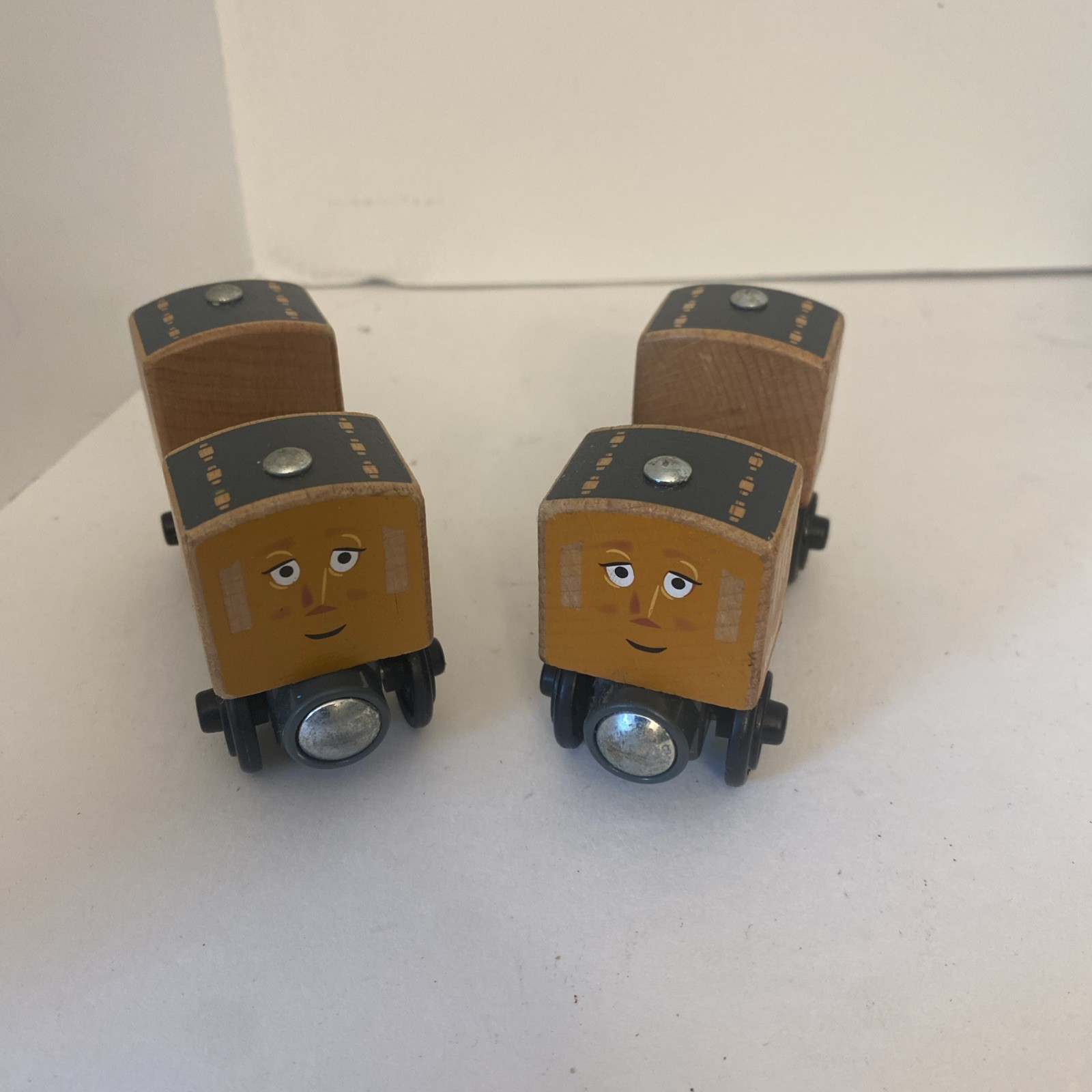 Thomas & Friends Wooden Railway Annie & Clarabel Coach Cars FHM58